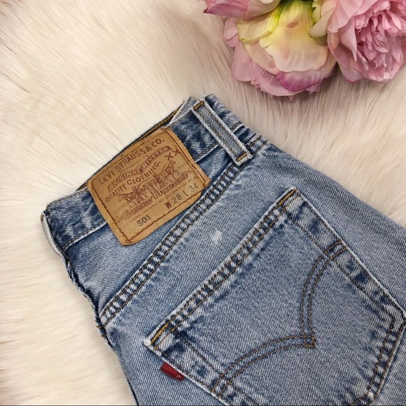 SOLD🌸Vtg 501 Light Wash Distressed Levis 26🌸 - Picture 6 of 8